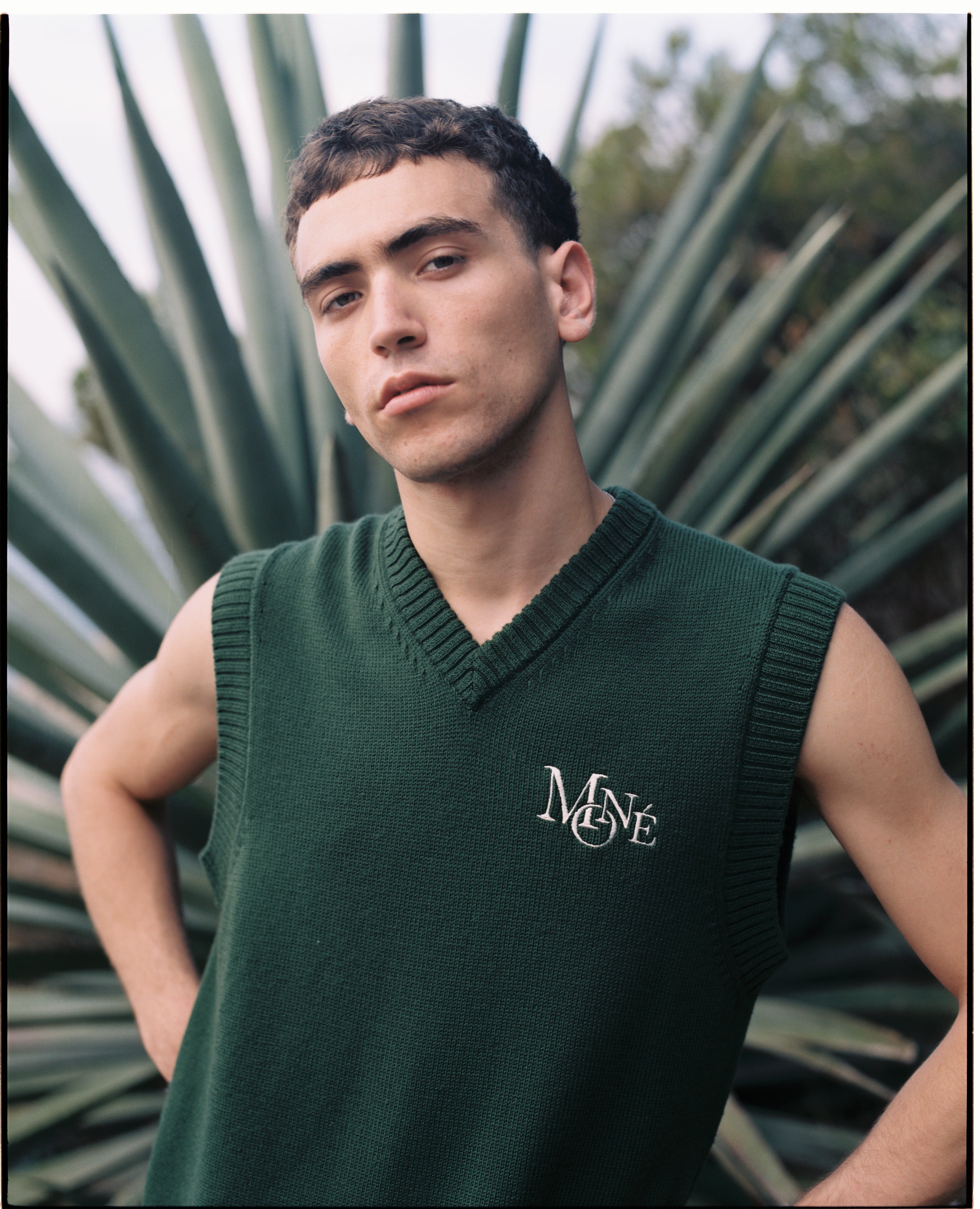 KNIT VEST - FOREST GREEN